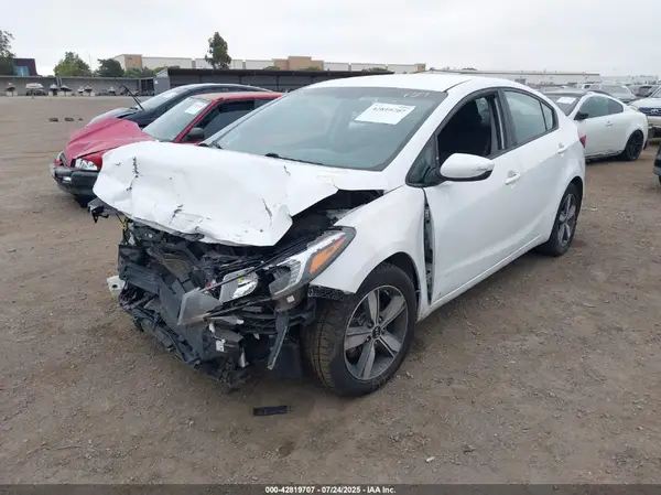 3KPFL4A70JE253901 2018 KIA FORTE - Image 2