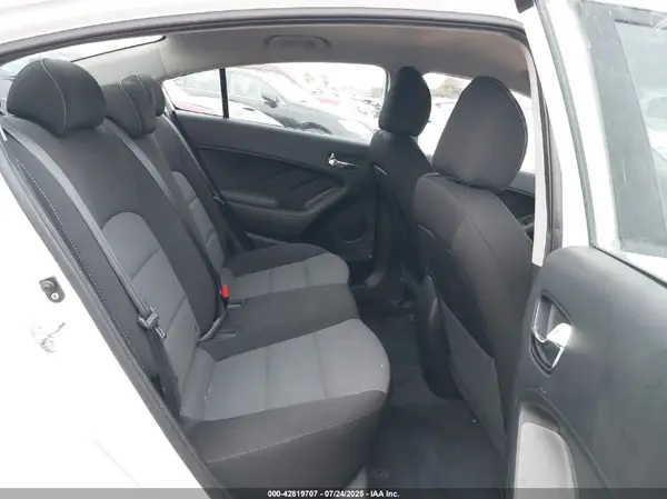3KPFL4A70JE253901 2018 KIA FORTE - Image 8