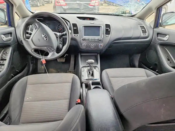 3KPFL4A70JE255244 2018 KIA FORTE - Image 8