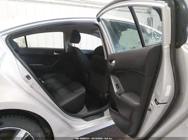 3KPFL4A70JE255759 2018 KIA FORTE - Image 8