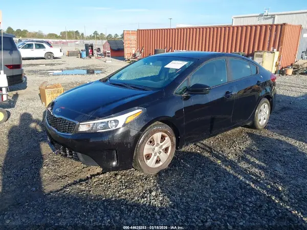 3KPFL4A70JE256183 2018 KIA FORTE - Image 2