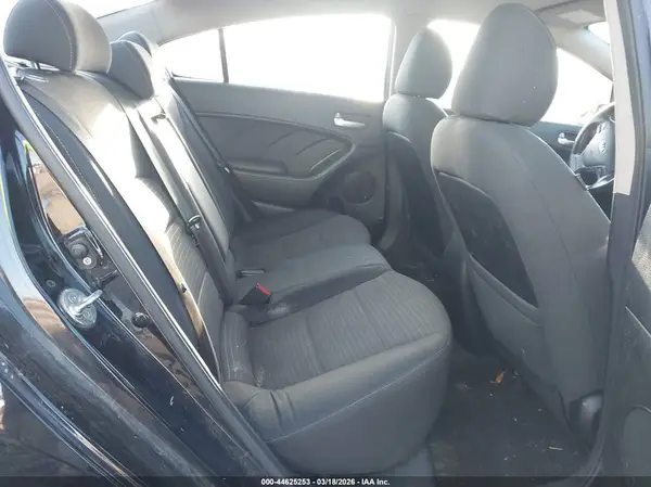 3KPFL4A70JE256183 2018 KIA FORTE - Image 8
