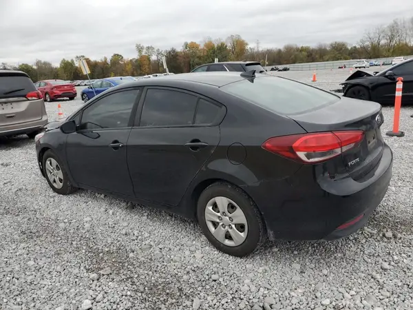 3KPFL4A70JE256295 2018 KIA FORTE - Image 2