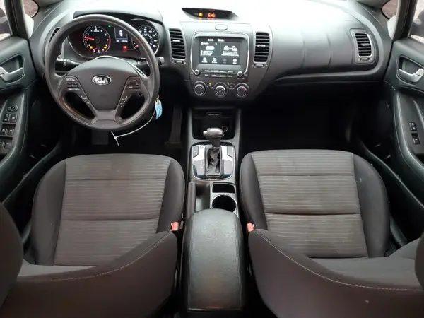 3KPFL4A70JE256295 2018 KIA FORTE - Image 8