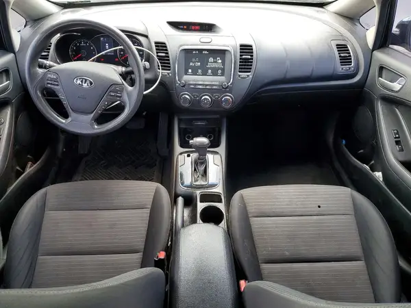 3KPFL4A70JE261139 2018 KIA FORTE - Image 8