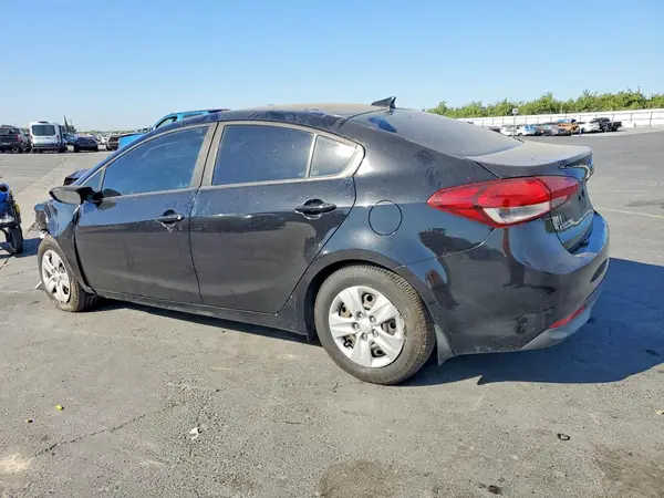 3KPFL4A70JE261724 2018 KIA FORTE - Image 2