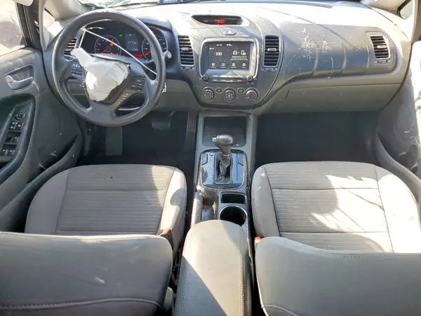 3KPFL4A70JE261724 2018 KIA FORTE - Image 8
