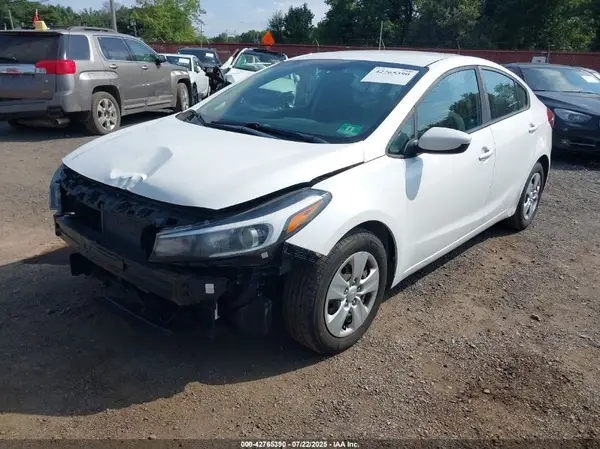 3KPFL4A70JE262338 2018 KIA FORTE - Image 2