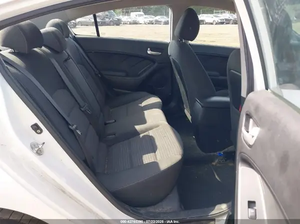 3KPFL4A70JE262338 2018 KIA FORTE - Image 8