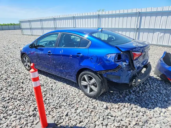 3KPFL4A70JE262615 2018 KIA FORTE - Image 2