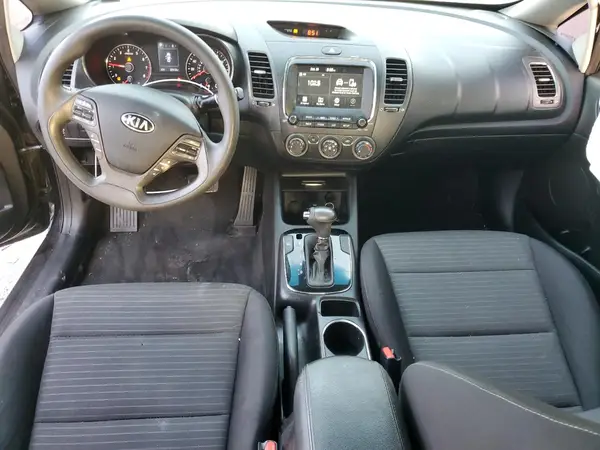3KPFL4A70JE263067 2018 KIA FORTE - Image 8
