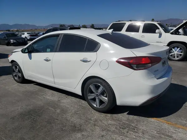 3KPFL4A70JE267913 2018 KIA FORTE - Image 2