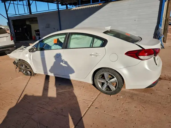 3KPFL4A70JE269550 2018 KIA FORTE - Image 2