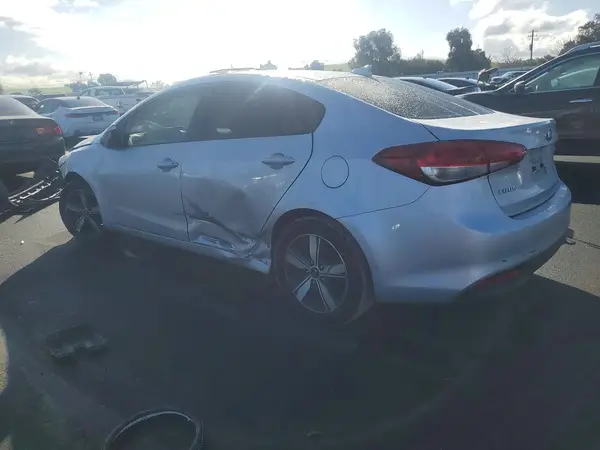 3KPFL4A70JE269595 2018 KIA FORTE - Image 2