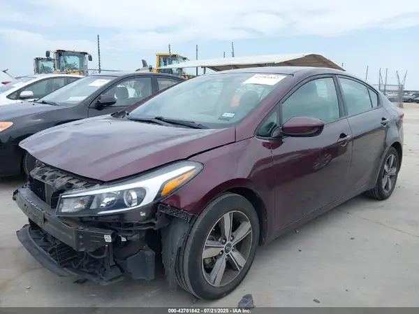 3KPFL4A70JE273243 2018 KIA FORTE - Image 2