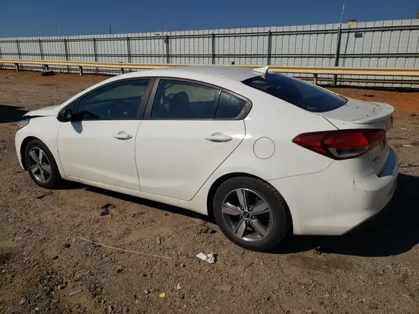 3KPFL4A70JE275137 2018 KIA FORTE - Image 2