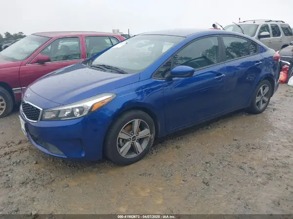 3KPFL4A70JE277101 2018 KIA FORTE - Image 2