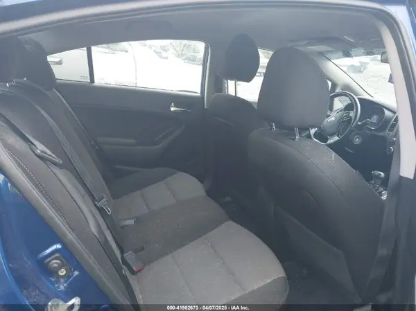 3KPFL4A70JE277101 2018 KIA FORTE - Image 8