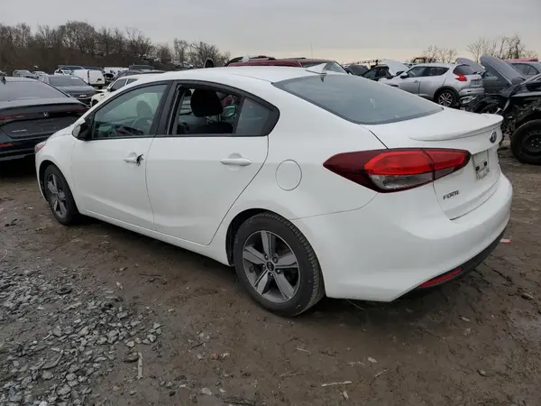 3KPFL4A70JE277650 2018 KIA FORTE - Image 2