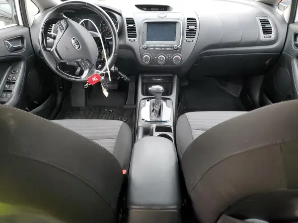 3KPFL4A70JE277650 2018 KIA FORTE - Image 8