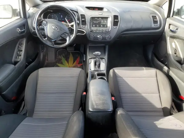 3KPFL4A70JE279043 2018 KIA FORTE - Image 8