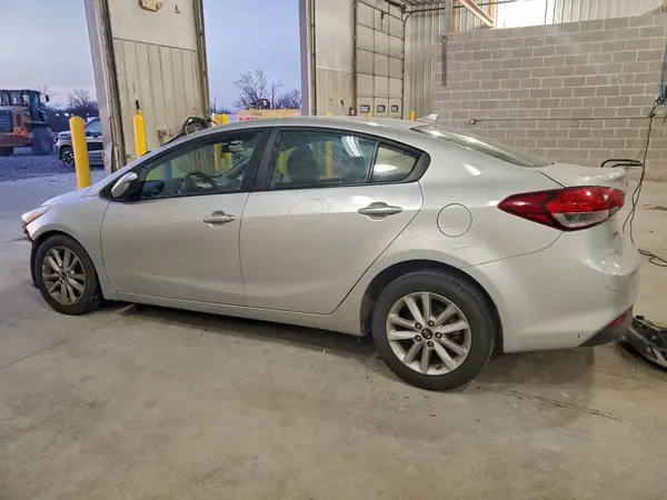 3KPFL4A71HE009166 2017 KIA FORTE - Image 2