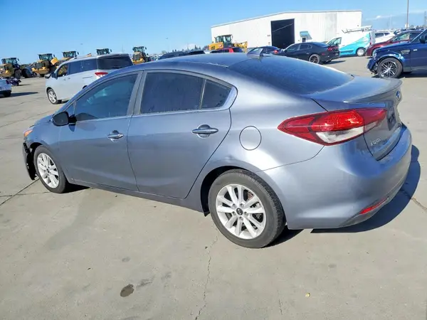 3KPFL4A71HE009748 2017 KIA FORTE - Image 2