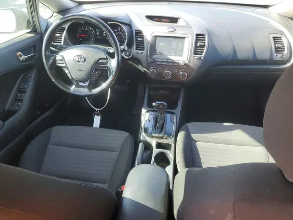 3KPFL4A71HE009748 2017 KIA FORTE - Image 8