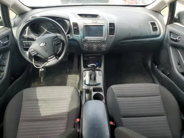 3KPFL4A71HE010530 2017 KIA FORTE - Image 8