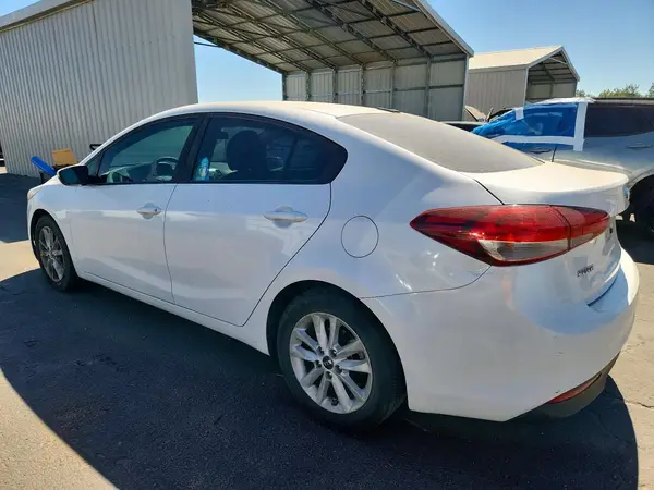 3KPFL4A71HE013024 2017 KIA FORTE - Image 2