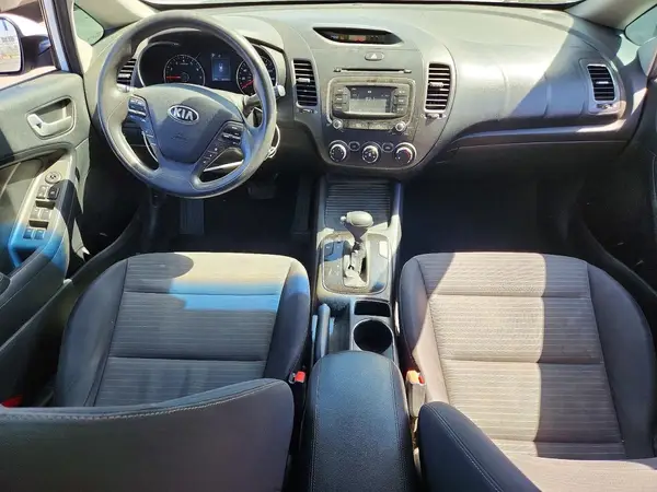 3KPFL4A71HE013024 2017 KIA FORTE - Image 8