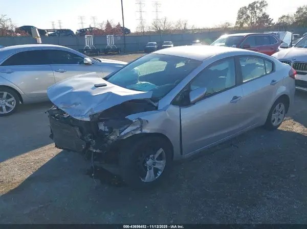3KPFL4A71HE015761 2017 KIA FORTE - Image 2