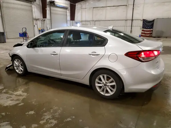 3KPFL4A71HE017543 2017 KIA FORTE - Image 2