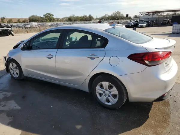 3KPFL4A71HE017784 2017 KIA FORTE - Image 2