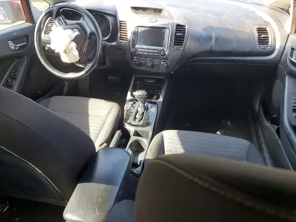 3KPFL4A71HE019194 2017 KIA FORTE - Image 8