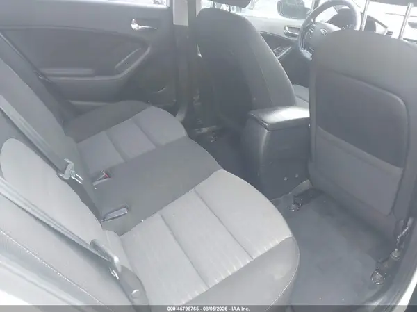 3KPFL4A71HE023133 2017 KIA FORTE - Image 8