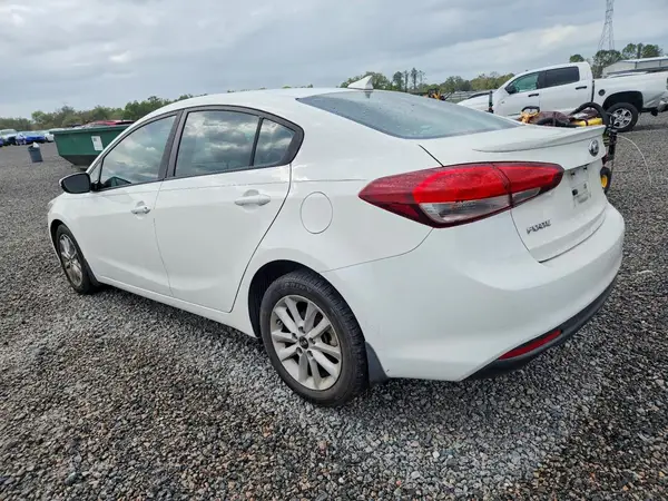 3KPFL4A71HE025738 2017 KIA FORTE - Image 2