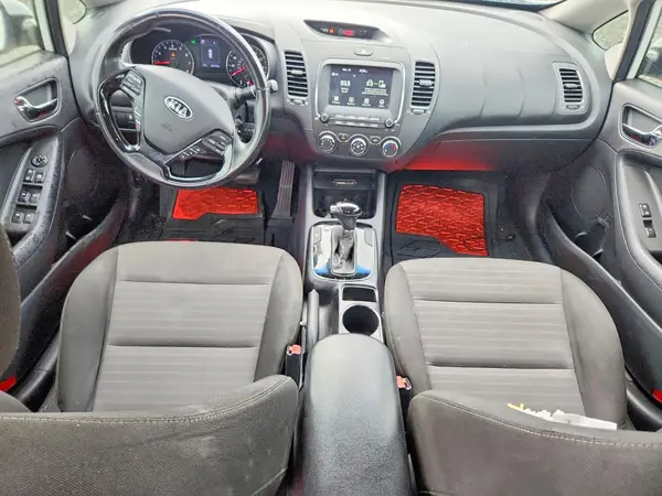 3KPFL4A71HE025738 2017 KIA FORTE - Image 8