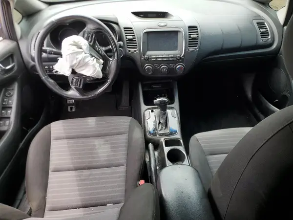 3KPFL4A71HE027151 2017 KIA FORTE - Image 8