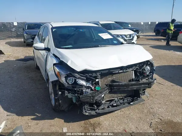 3KPFL4A71HE027263 2017 KIA FORTE - Image 1