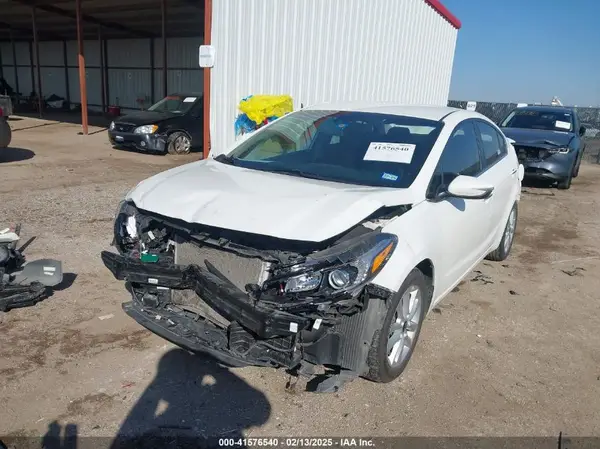 3KPFL4A71HE027263 2017 KIA FORTE - Image 2