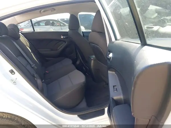 3KPFL4A71HE027263 2017 KIA FORTE - Image 8