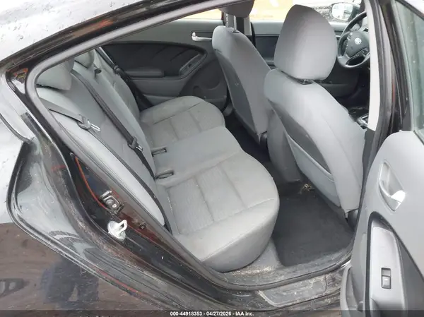 3KPFL4A71HE031782 2017 KIA FORTE - Image 8