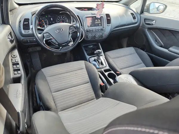 3KPFL4A71HE032916 2017 KIA FORTE - Image 8
