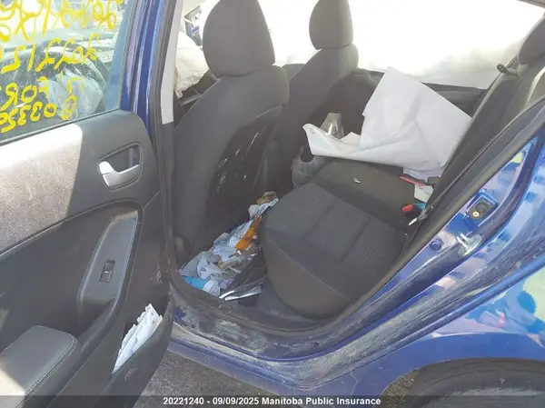 3KPFL4A71HE033290 2017 KIA FORTE - Image 8