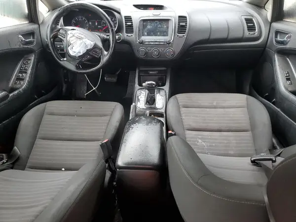 3KPFL4A71HE037467 2017 KIA FORTE - Image 8