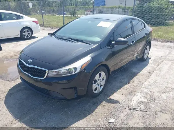 3KPFL4A71HE050879 2017 KIA FORTE - Image 2
