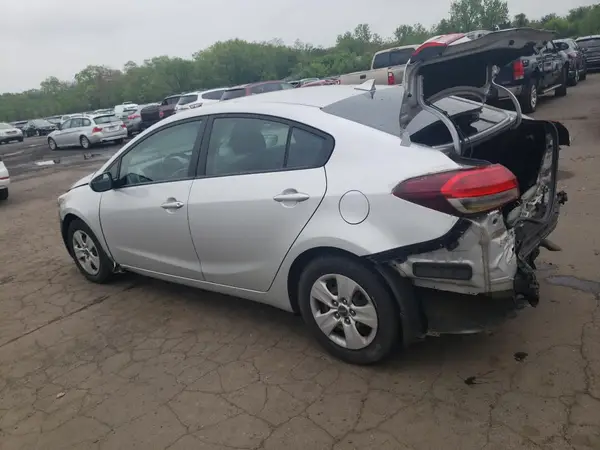 3KPFL4A71HE052924 2017 KIA FORTE - Image 2
