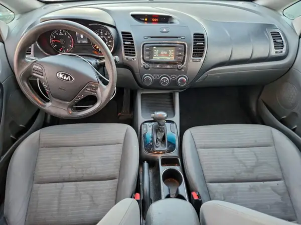 3KPFL4A71HE057153 2017 KIA FORTE - Image 8