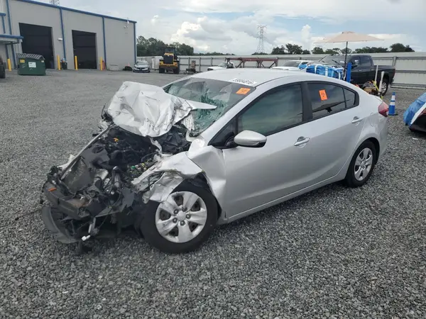 3KPFL4A71HE058710 2017 KIA FORTE - Image 1